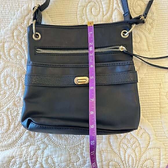FAUX leather classic black crossbody bag with lots of pockets - Picture 4 of 6